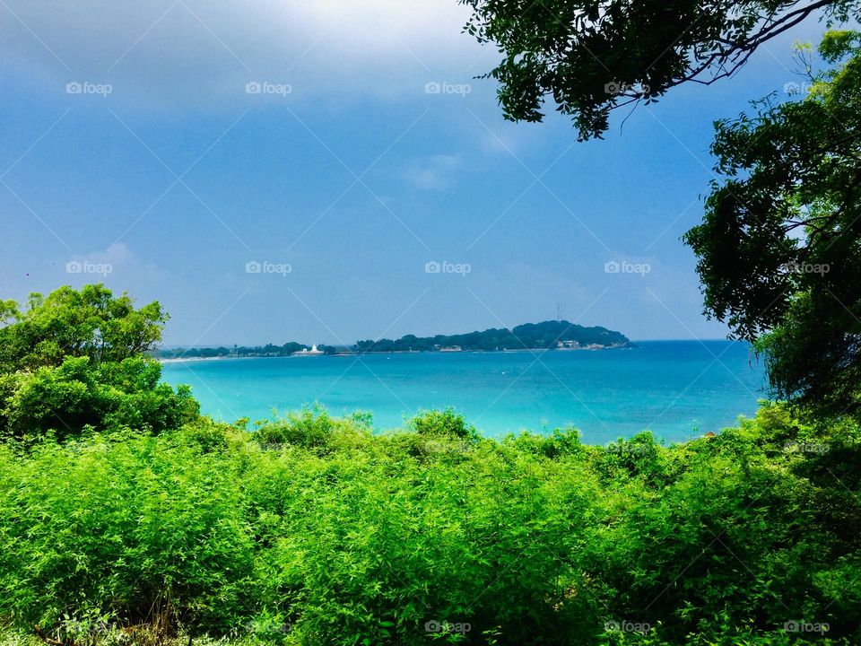 Nilaveli Beach | Attractions in Sri lanka
It is a beautiful white sandy beach with waves ideal for surfing, diving and snorkeling. 