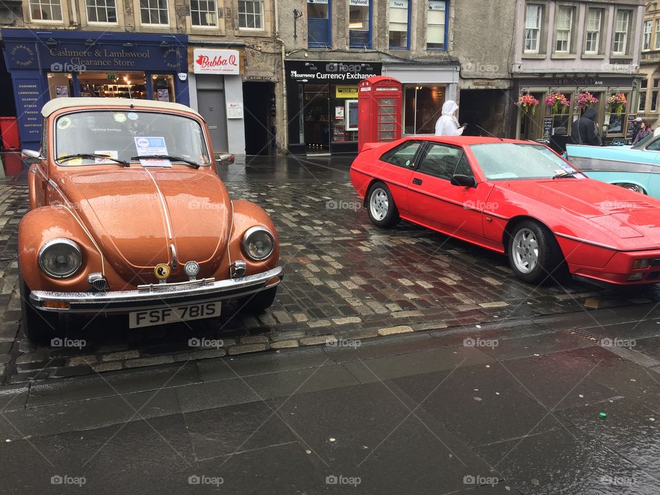 Retro cars in a charity event on Royal Mile street, Edinburgh 😎😃