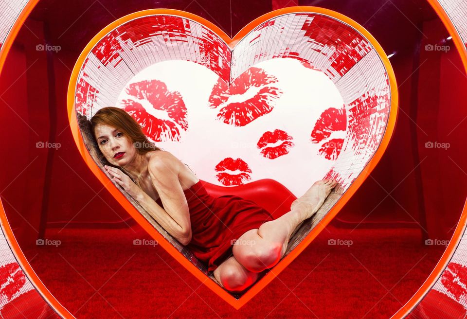 woman in ref dress her head on the walls of heat display