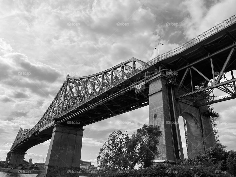 The Jacques-Cartier bridge...