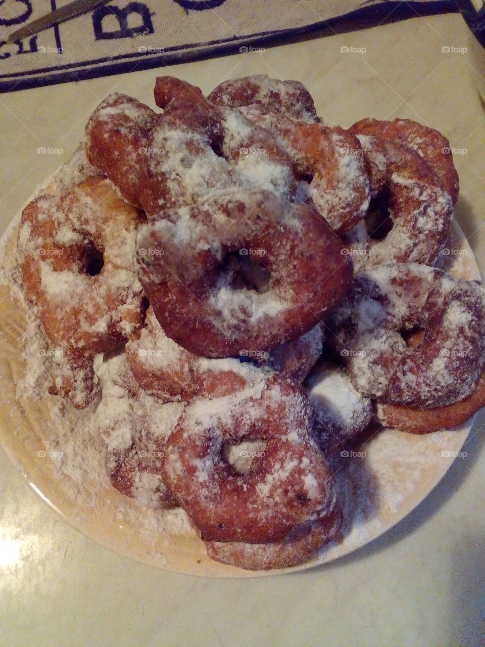 donuts in powdered sugar