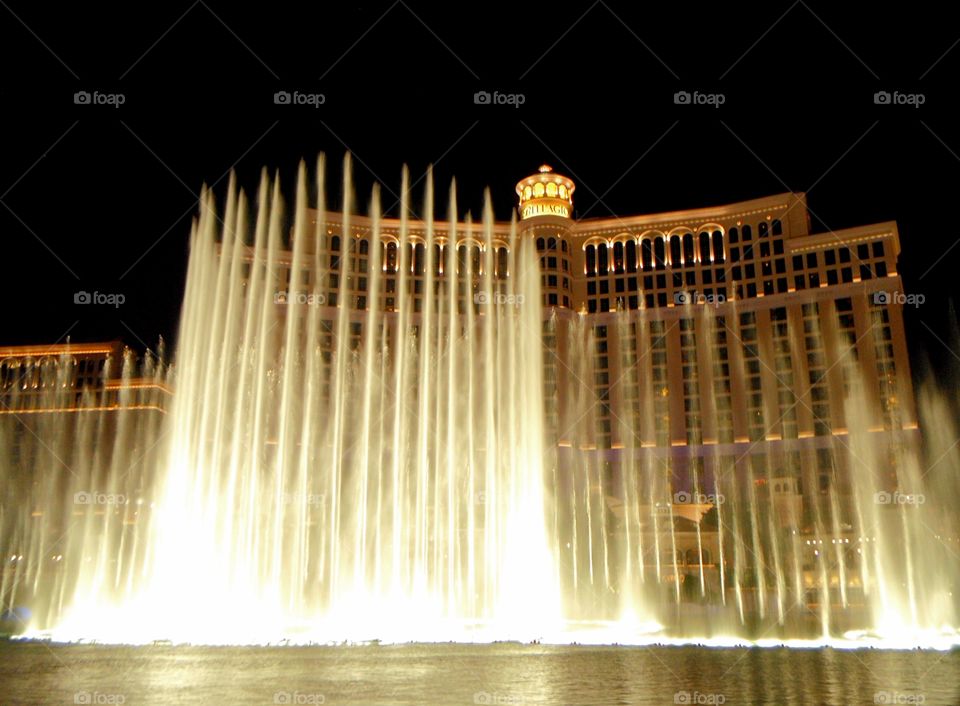 water in motion, bellagio fountain