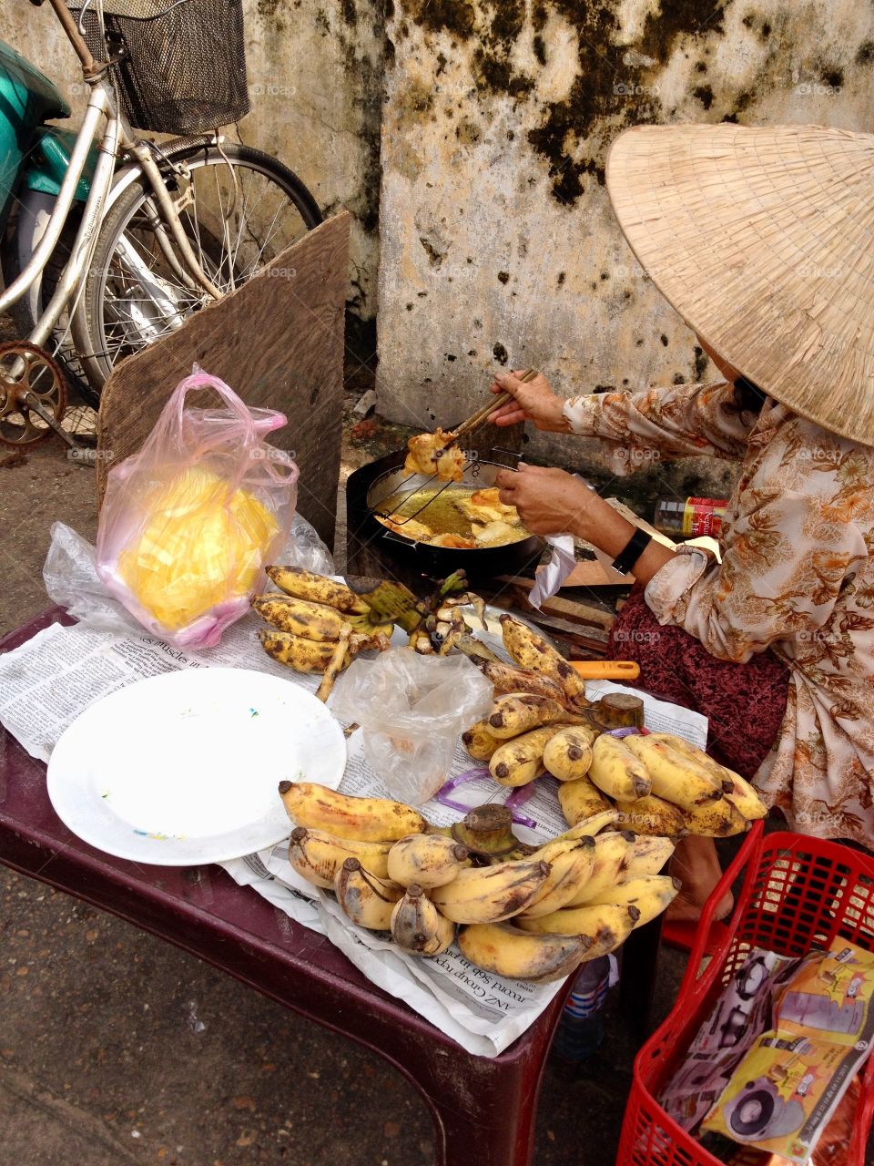 Vietnamese woman fries bananas to sell