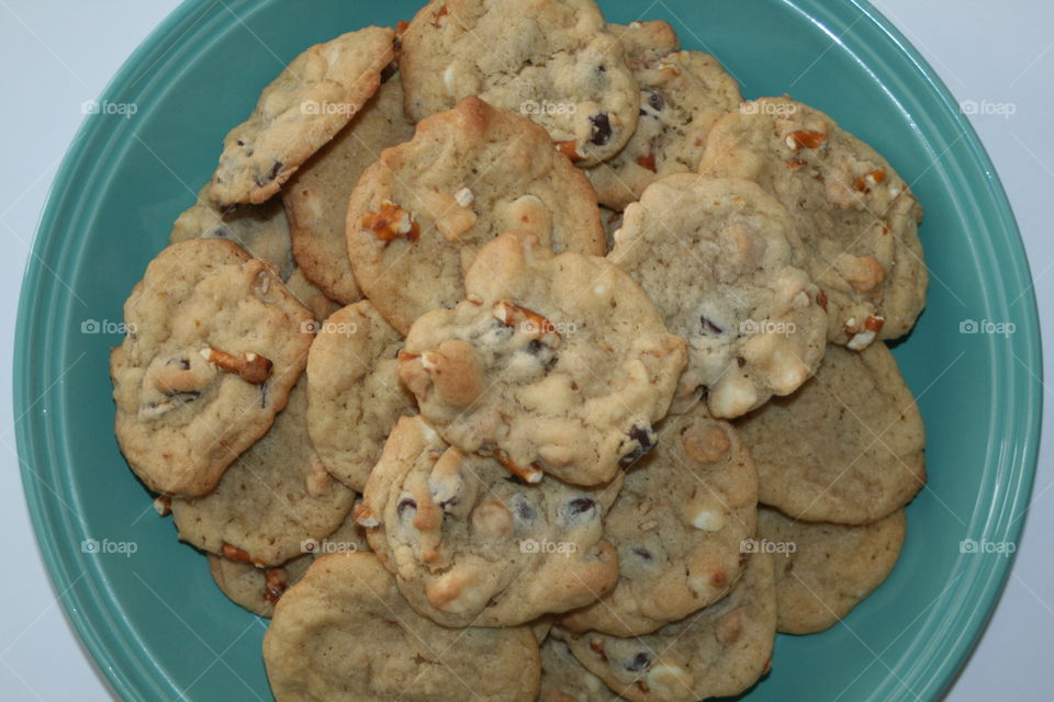 Homemade Triple Chip Cookies with Pretzels 