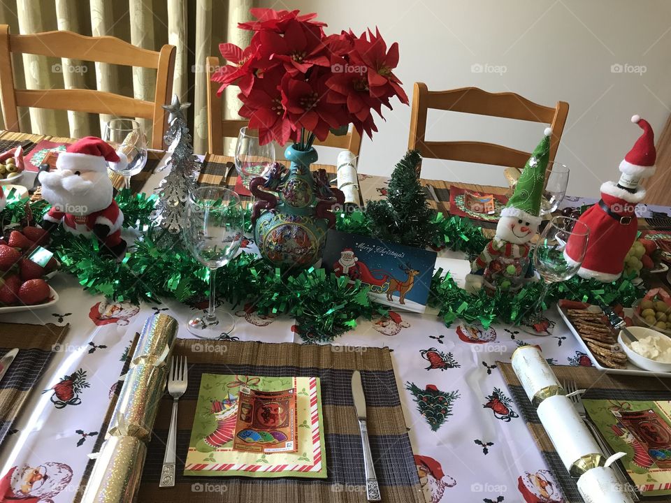 Decorating Christmas table for family lunch at Cheltenham Melbourne Australia 