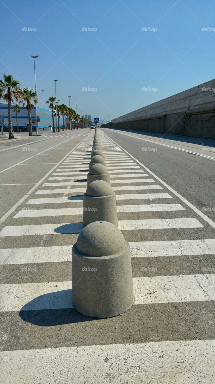 Small centered pylons