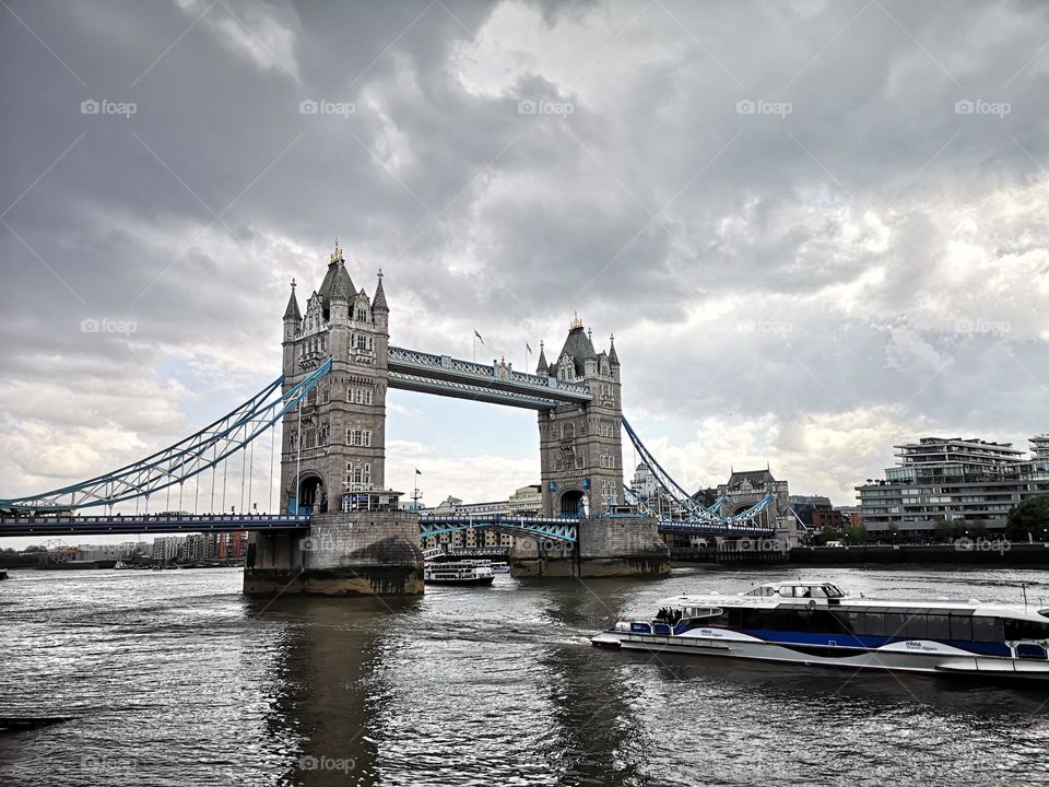 Ciudad hermosamente gris