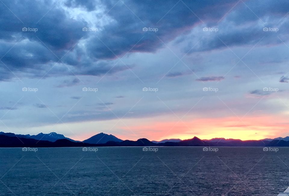 Sunset in the mountain wild 