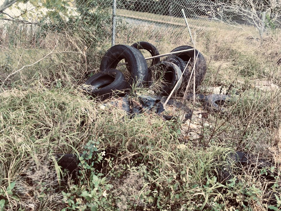 Abandoned road by the highway 