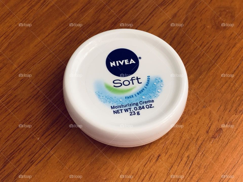 Nivea soft moisturizing creme