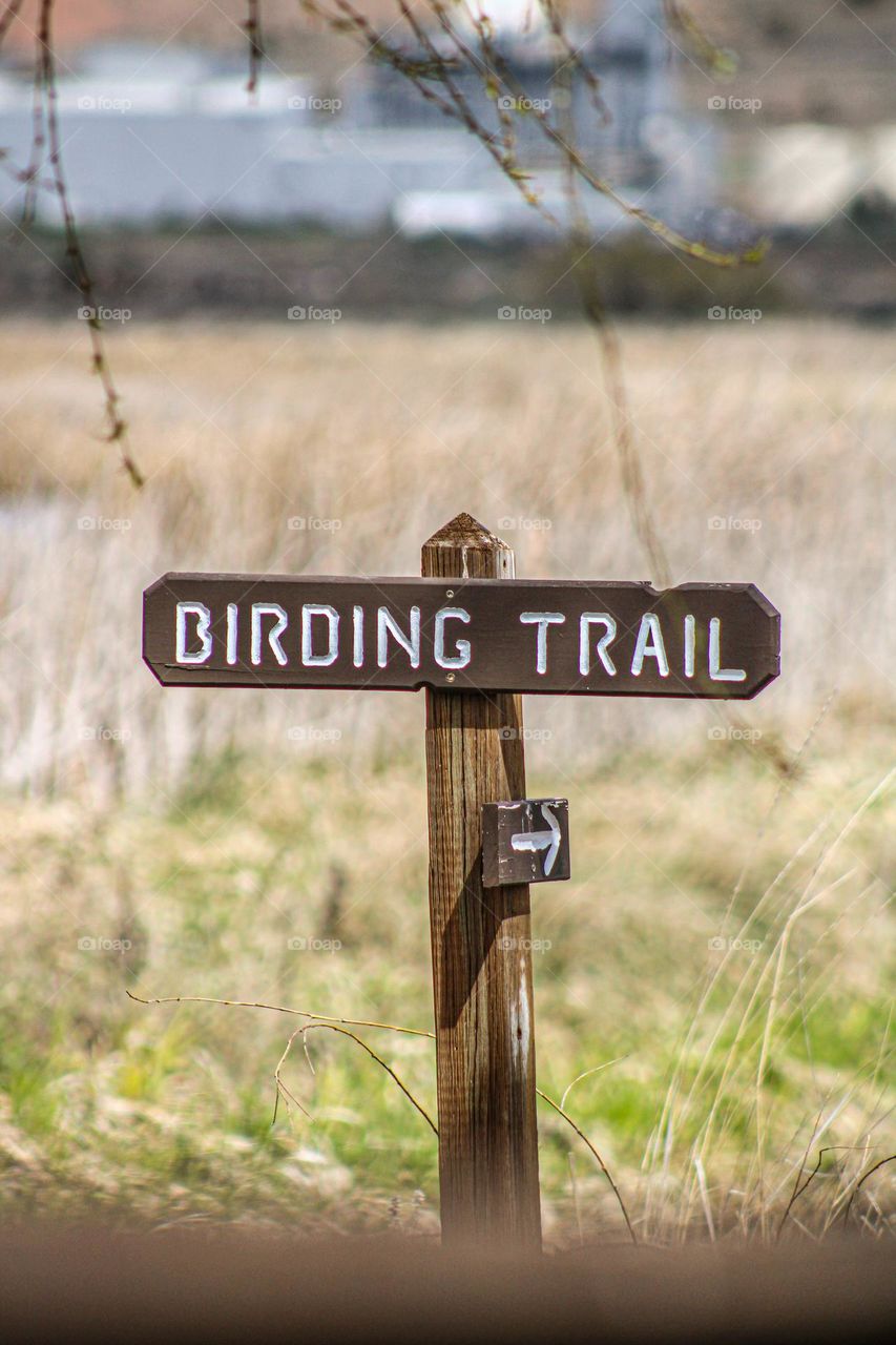 Close up shot of a birding trail sign in southern Oregon 