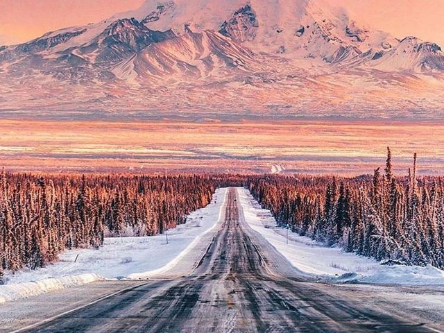Beautiful lonely narrow road overlooking the mountain