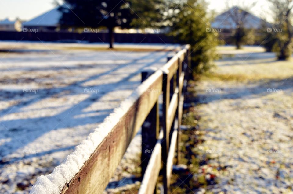 Snow accumulation on a wooden fence 