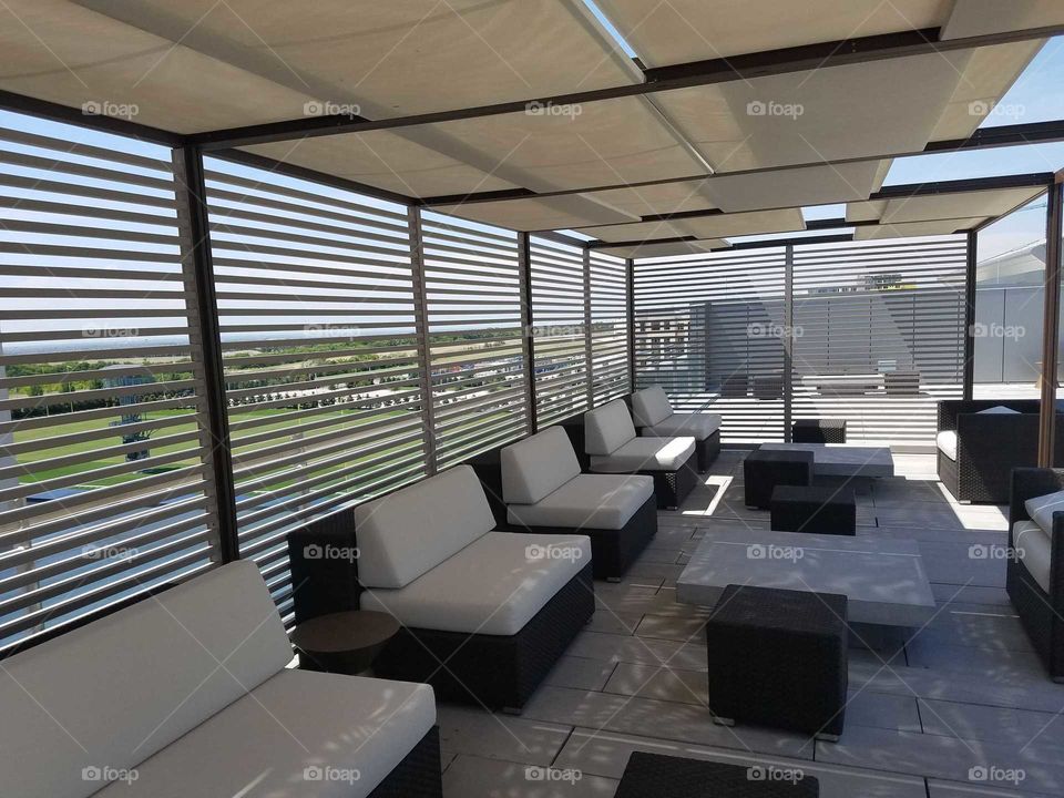 Shade canopy Cowboy Fit rooftop pool