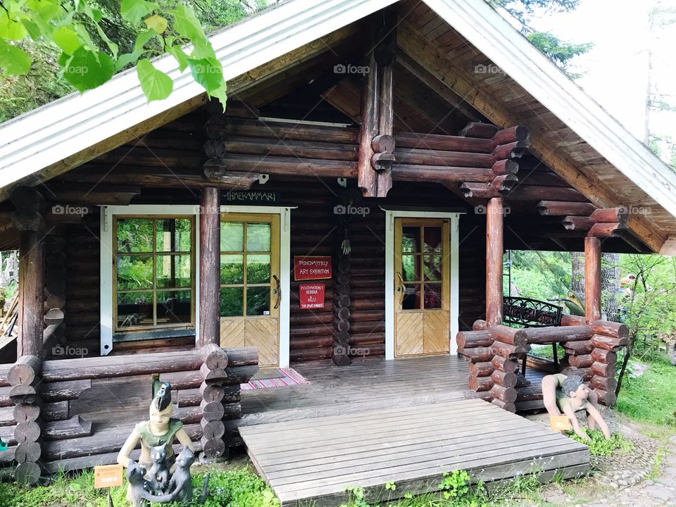 Lovely hut in Parikkala sculpture park. Judging by the signboard, in it there is what that exhibition, but I was not inside, admiring only from the outside ☺️