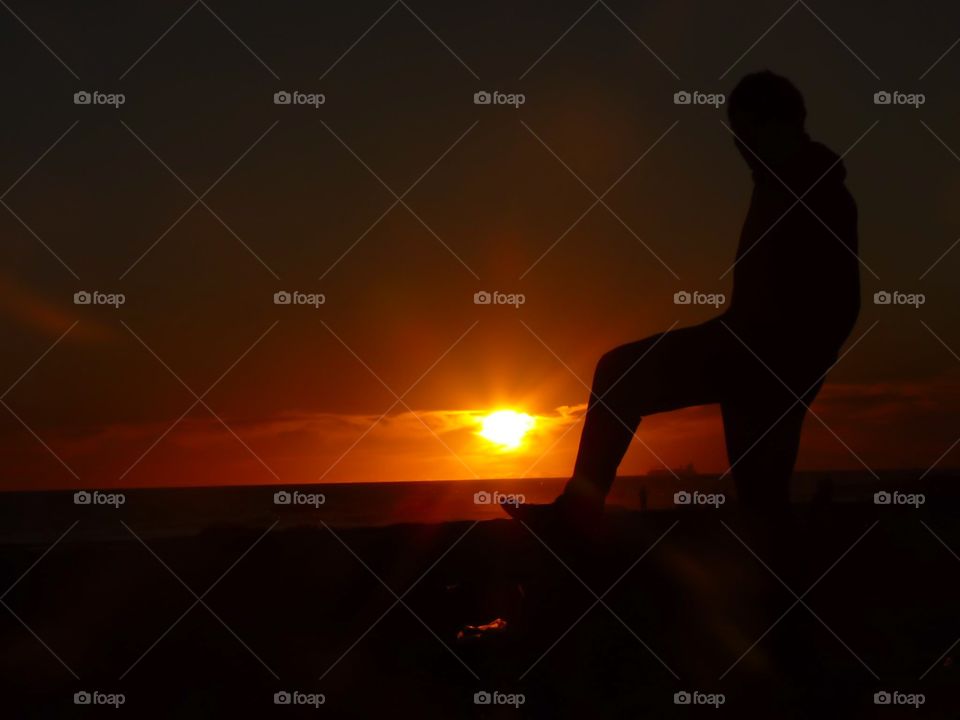 Playing with the sun. This pic was taken at the beach when the sunset was happening. It was a very hot day but a very good one.