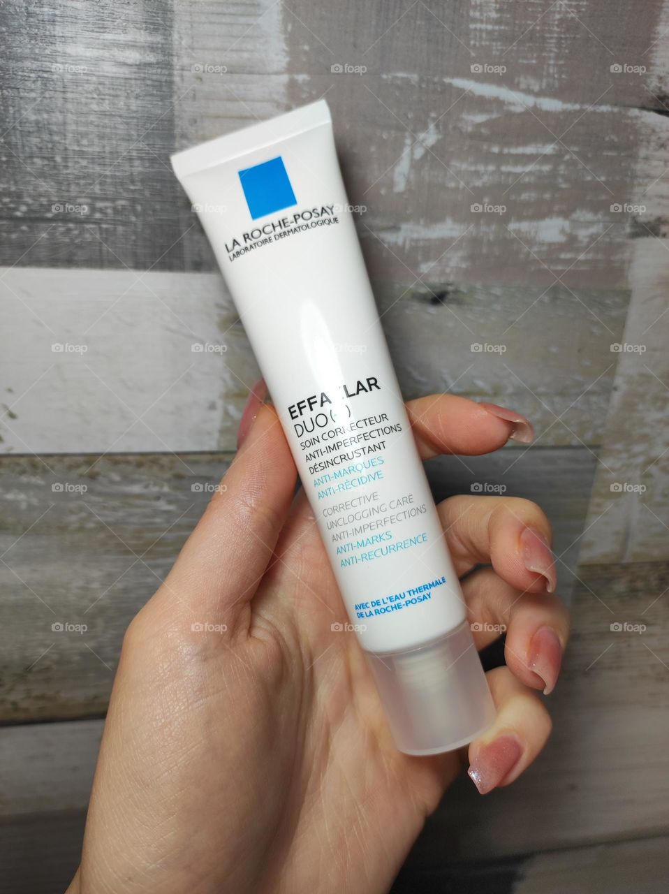 Beauty skincare product in hand/ Product photography /Skincare brands, packaging and serums/La Roche-Posay Effaclar Duo+ serum