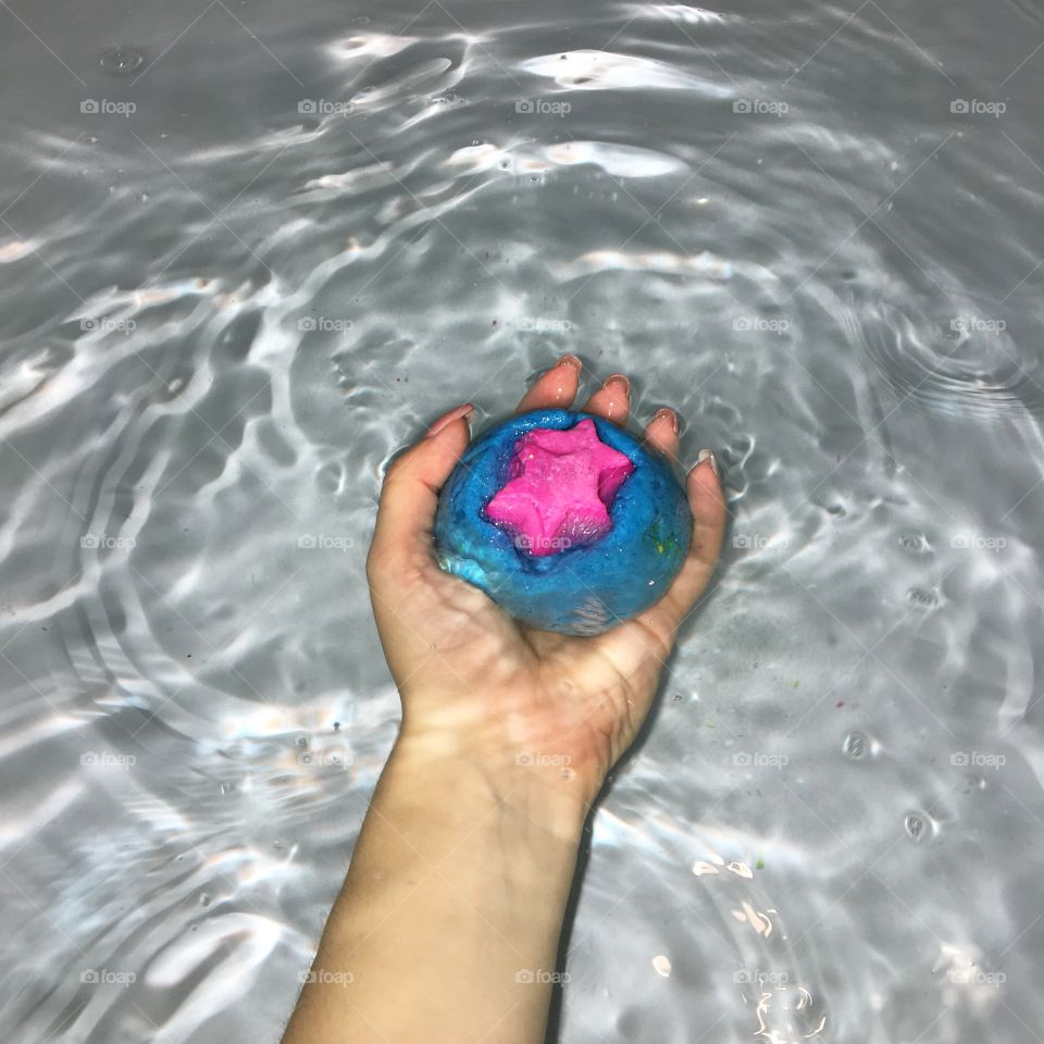 Bath bomb