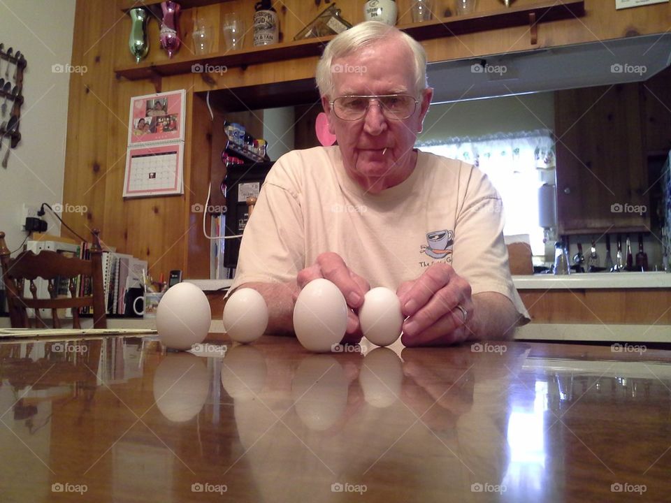 Balancing Eggs