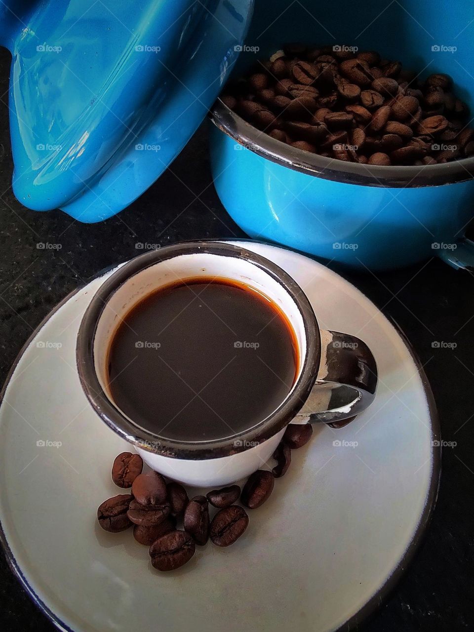 Like many Brazilians, who are passionate about coffee, I send a photo of a cup of coffee, as an invitation to my friend to visit my country, and together we can enjoy a good cup of coffee.