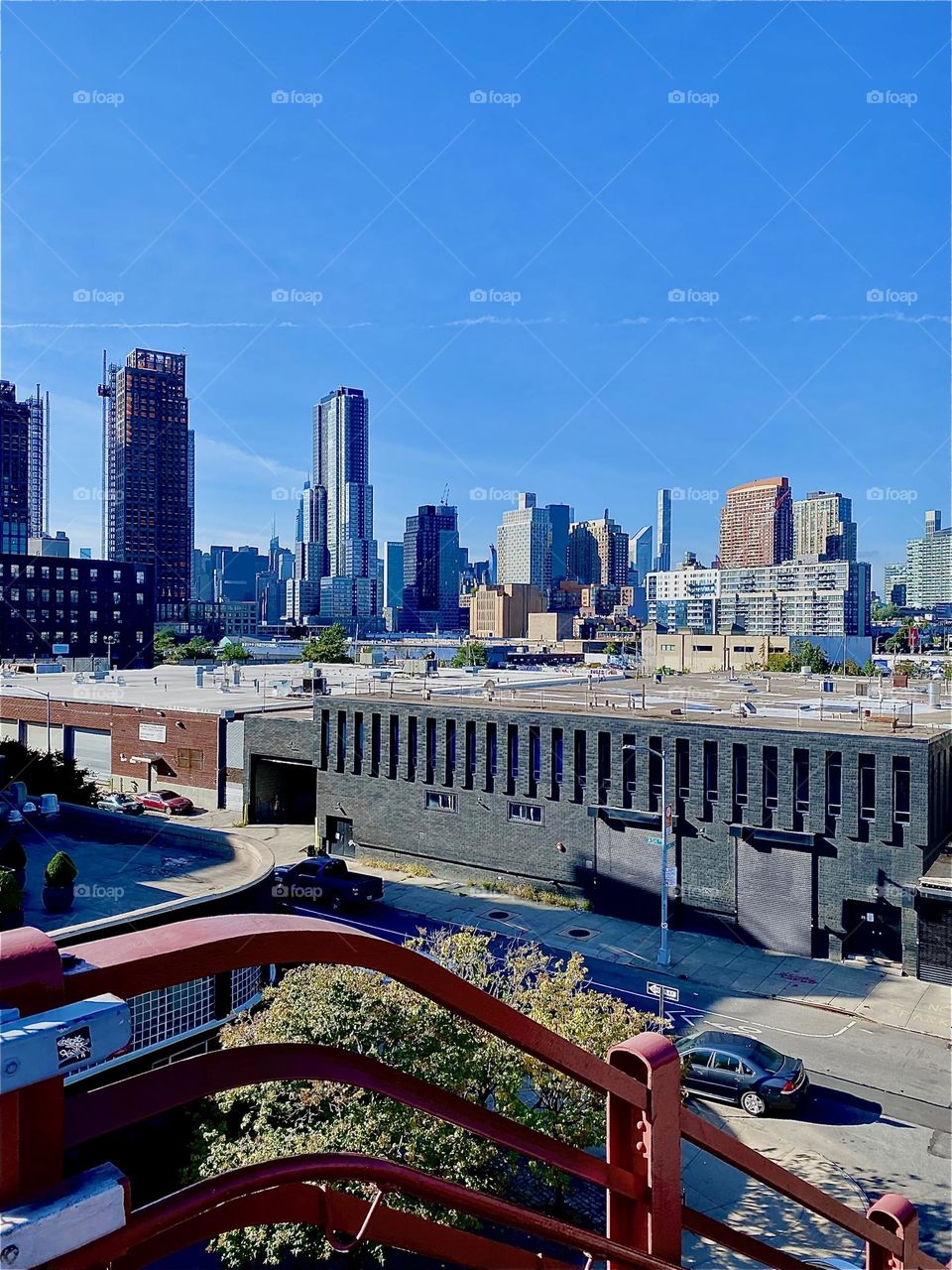 This is the view from the top of the staircase of the „Pulaski Bridge“ at „Newtown Creek“ on the „Greenpoint“, Brooklyn side of the bridge. 2023. Hypnotic Productions