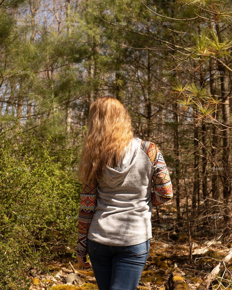 A light hoodie and jeans are all you need 