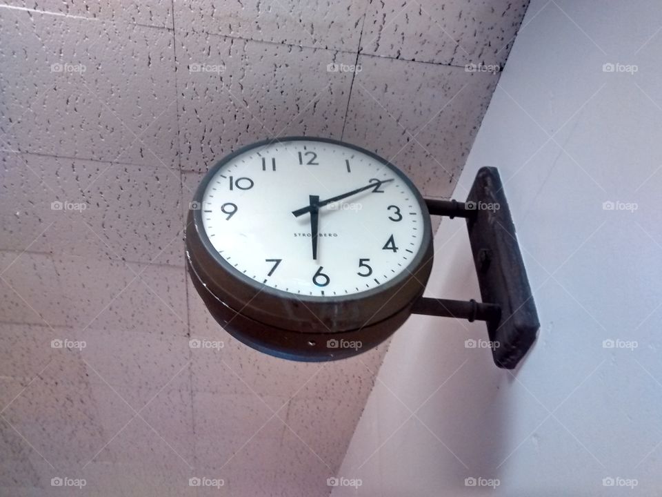 Incomplete Clock. A clock that is missing an eight.