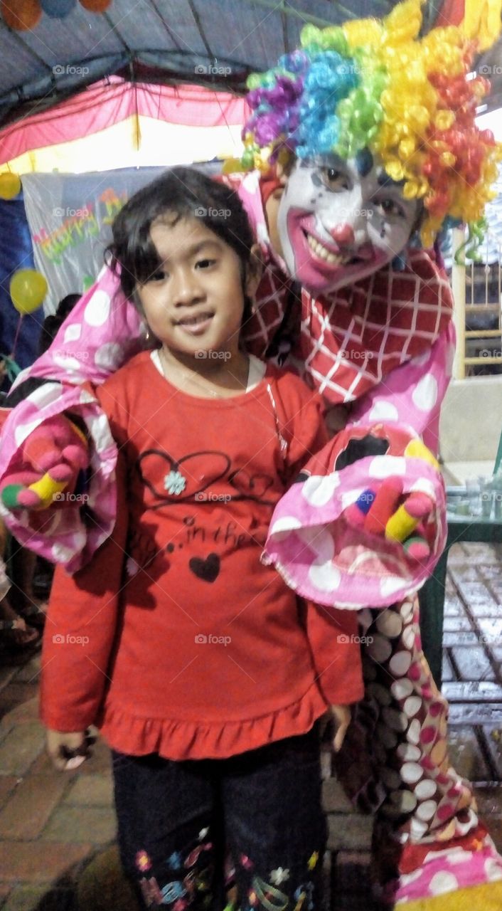 A clown with my niece