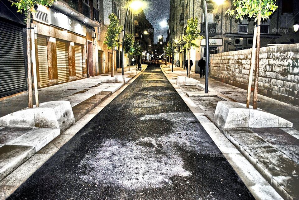Calle jaudenes por la noche Ceuta.