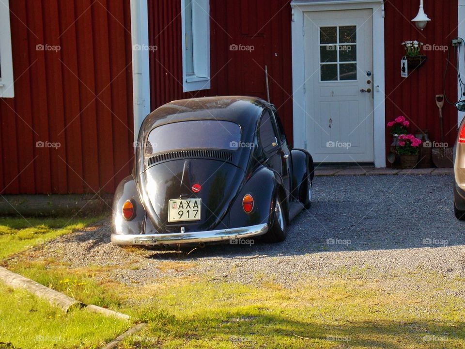 Back in Black. During a bike ride I fou
nd this old VW parked at someone's home! 