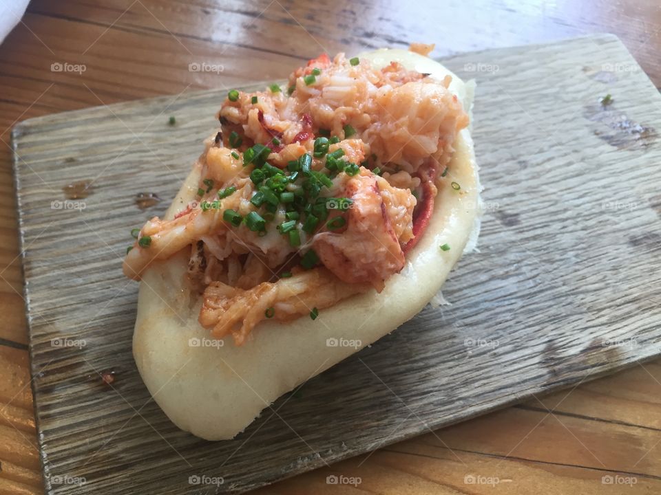 Brown butter lobster roll 