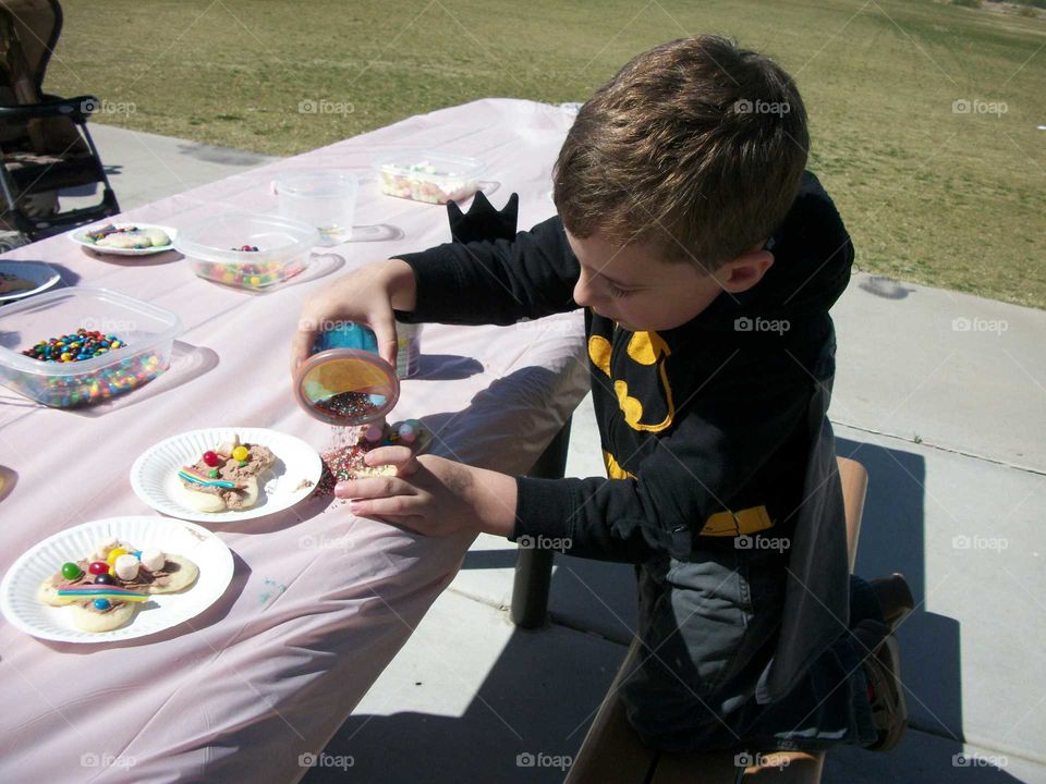 Decorating cookies