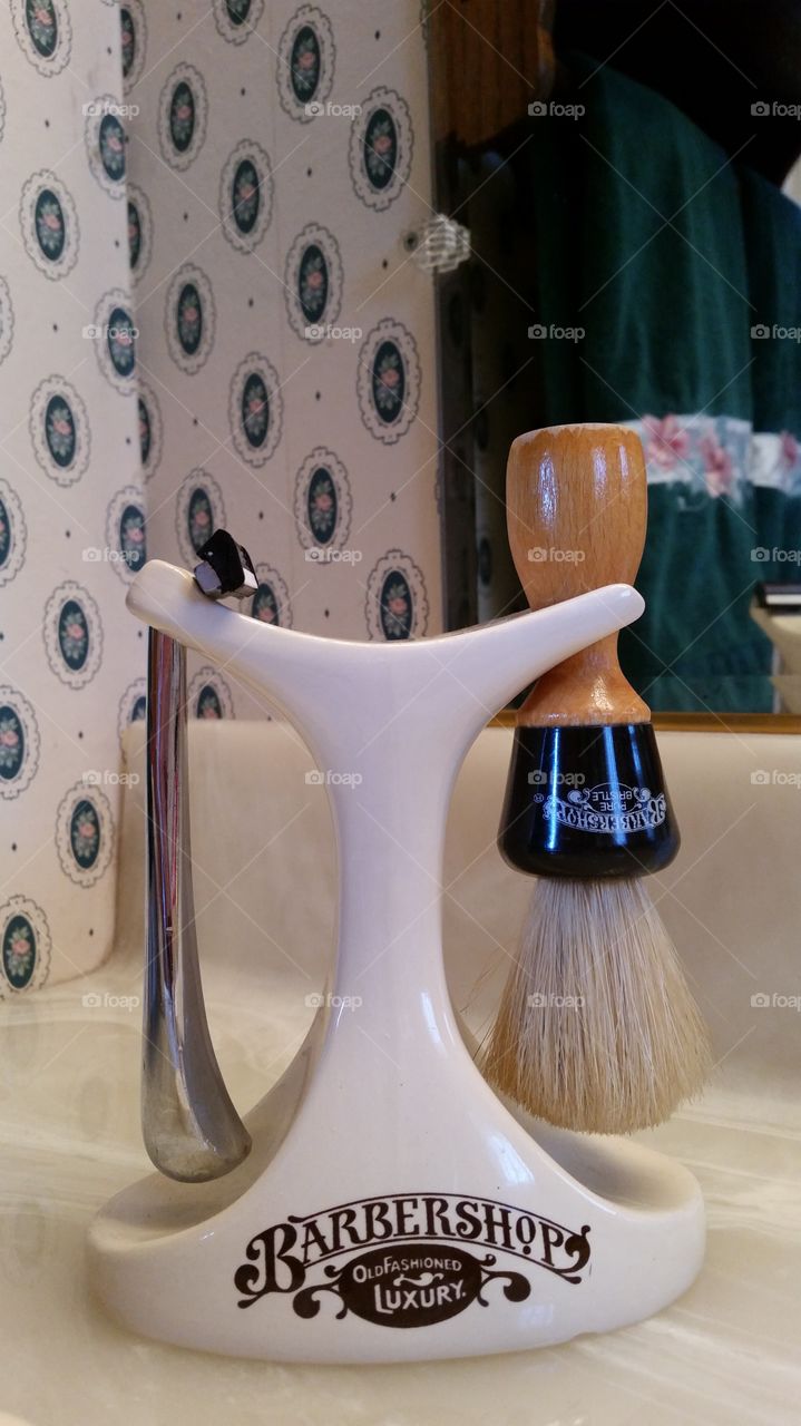 Porcelain Shaving Set Stand