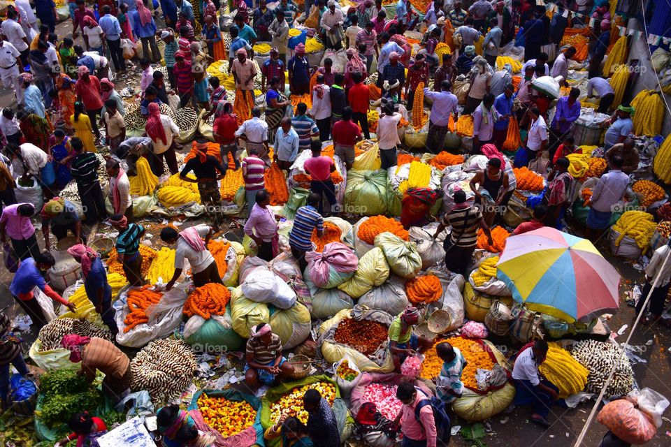 A busy flower market in India