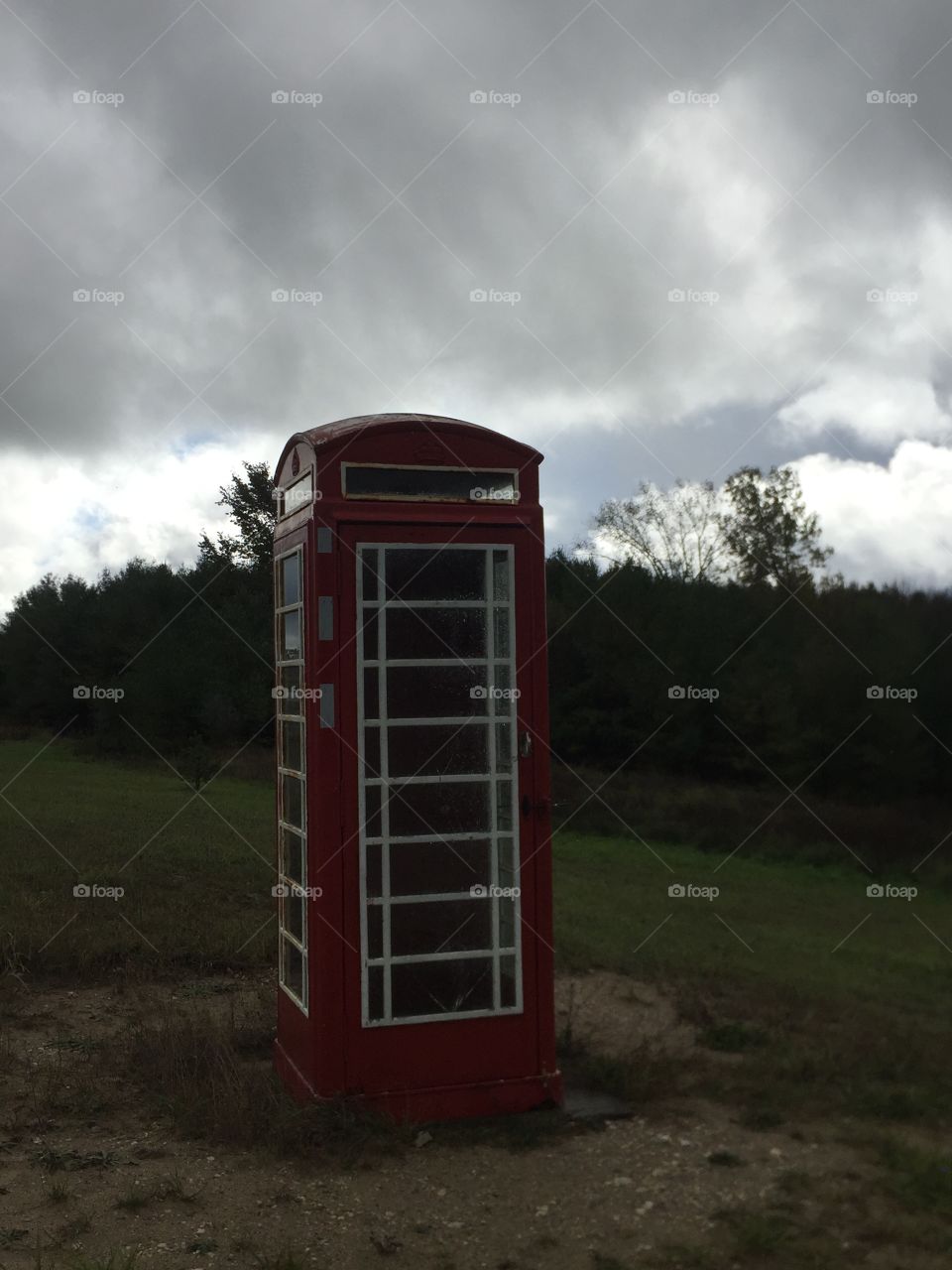 Isn’t this the cutest little  phone booth of a bus stop