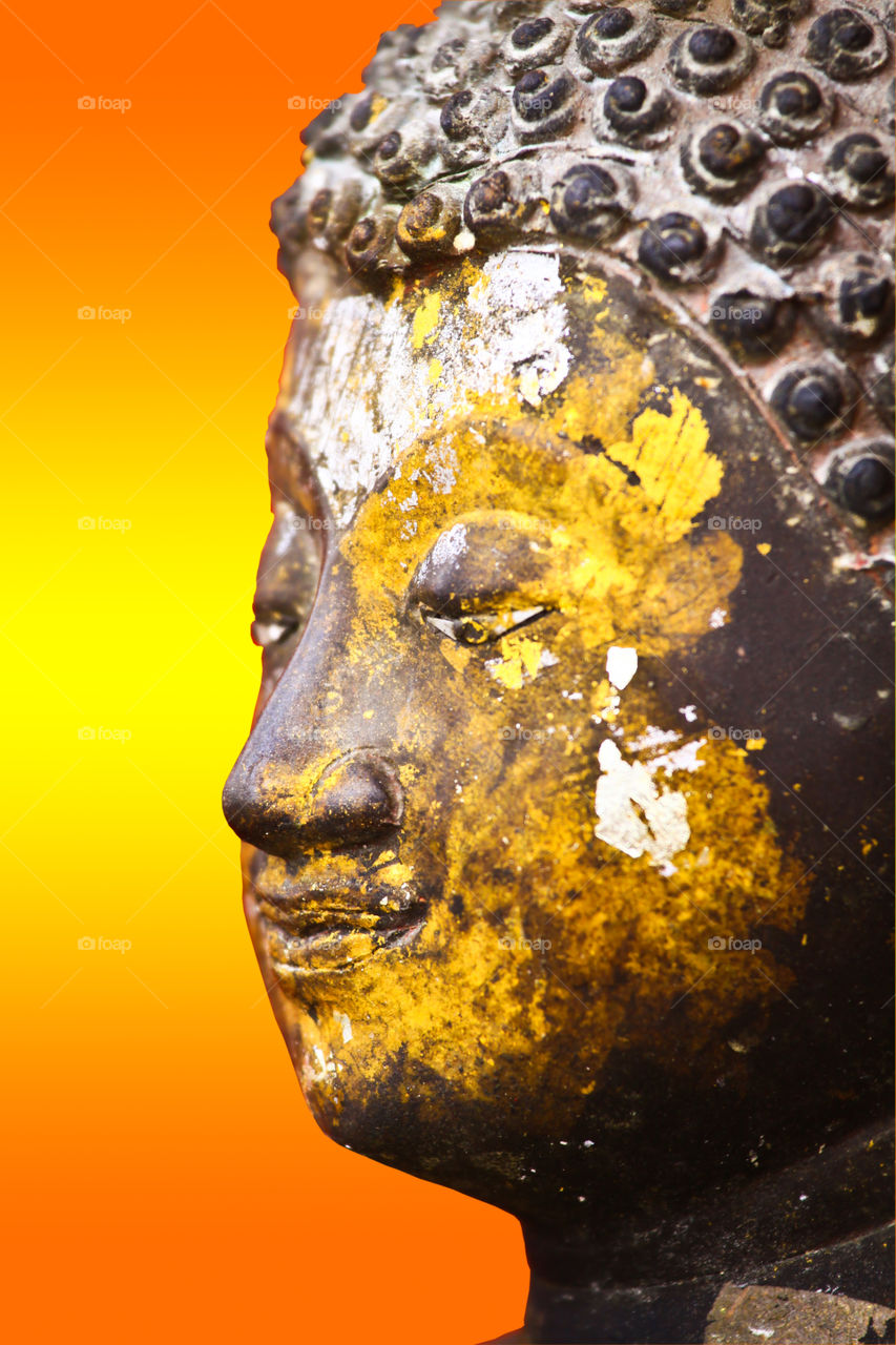 golden statue buddha