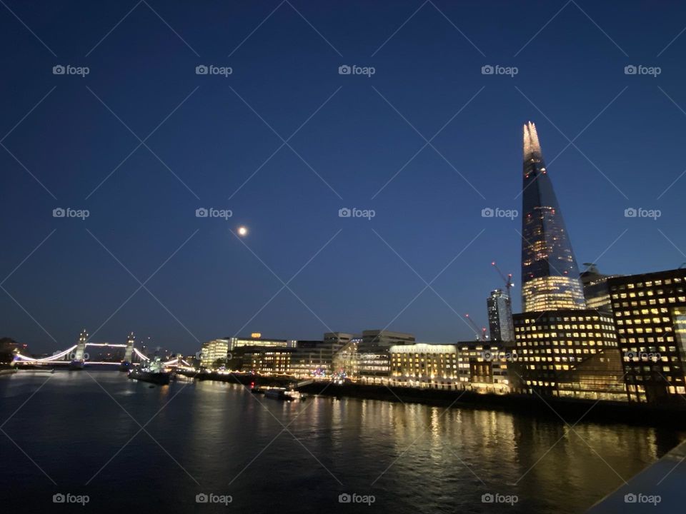 Night view of Tower Bridge 