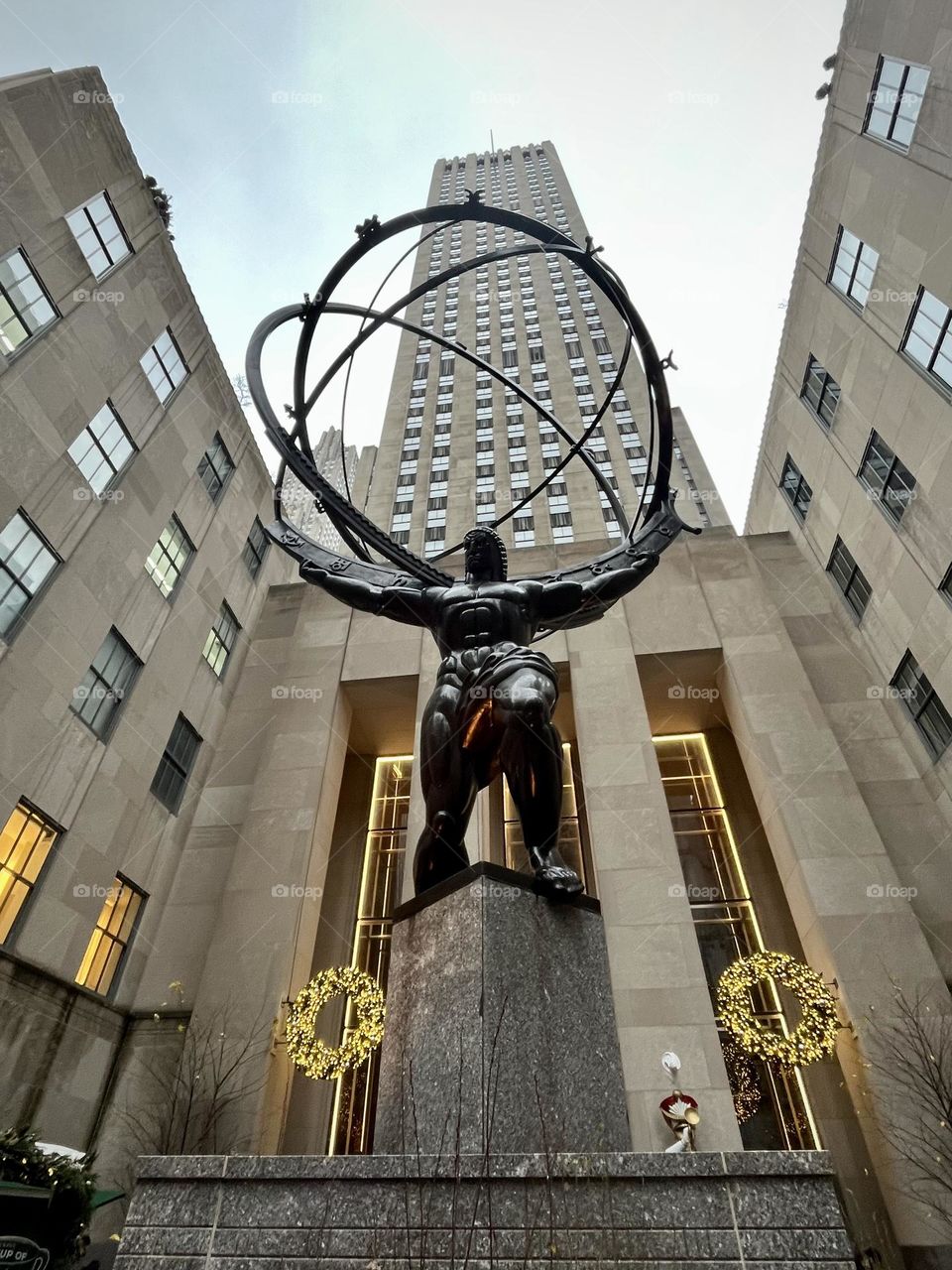 Statue in New York square 