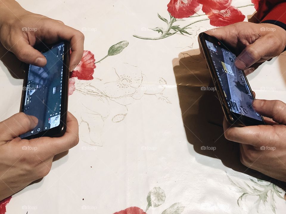 People gaming PUGB with smartphones