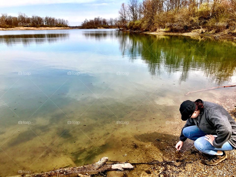 Looking at the beautiful lake in summit lake state park. 