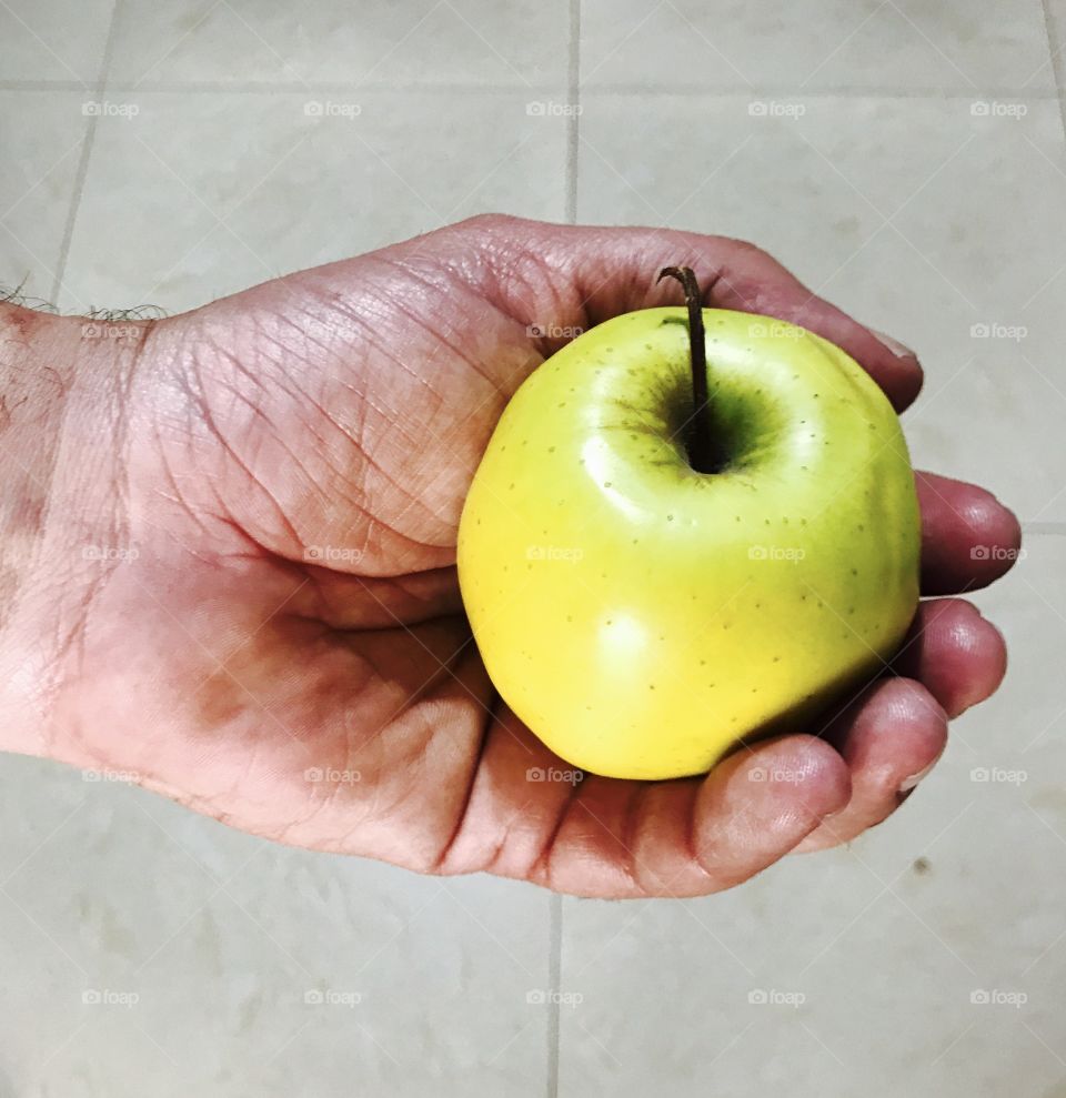 #apple#hands#healthy#eating