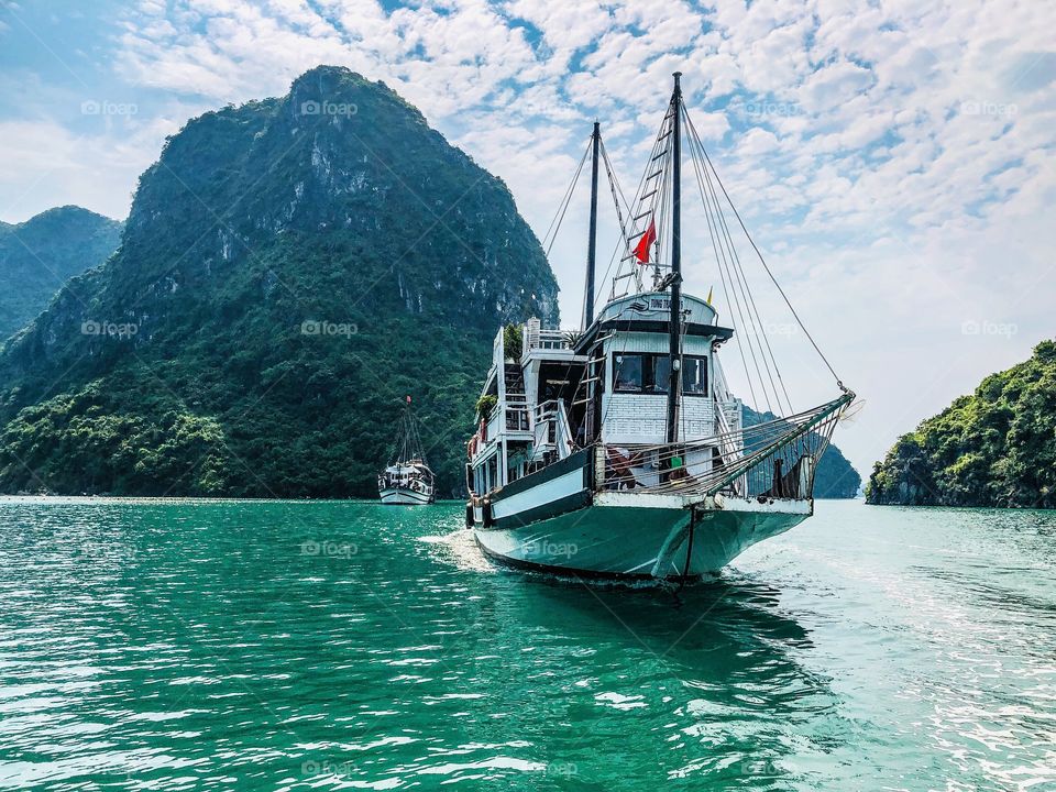 Sailing in Bai Tu Long Bay