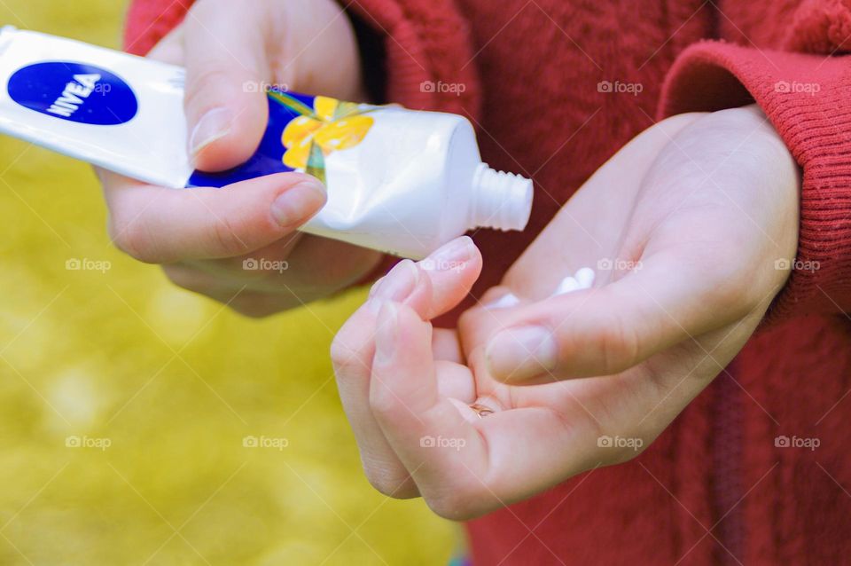 woman applying cream on her hands