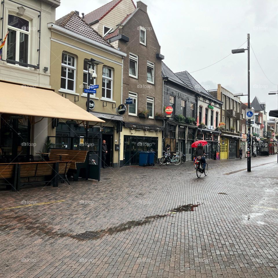 Rainy day cycling 