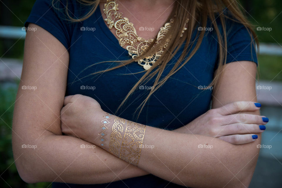 flash-tattoo. girl with flash-tattoo