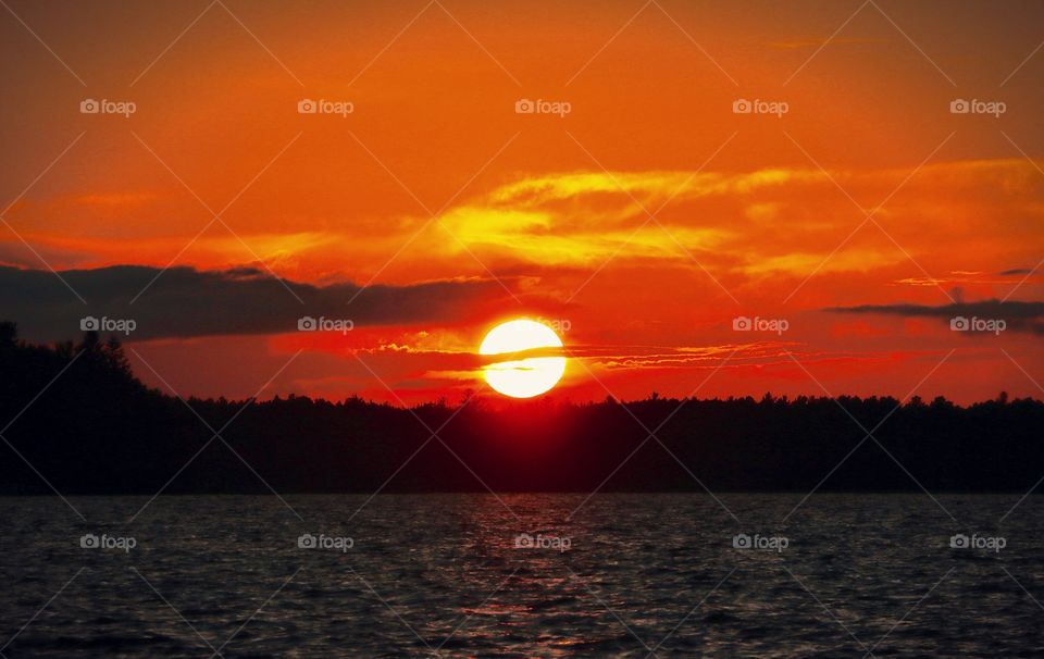 Amazing sunset as the sun gets ready to sizzle into the water. Gorgeous ruch colors as mother nature is so beautiful.