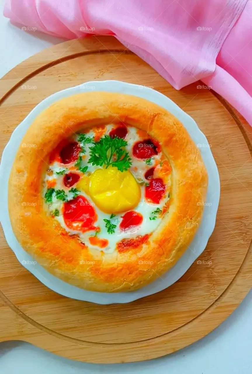 breakfast pizza .