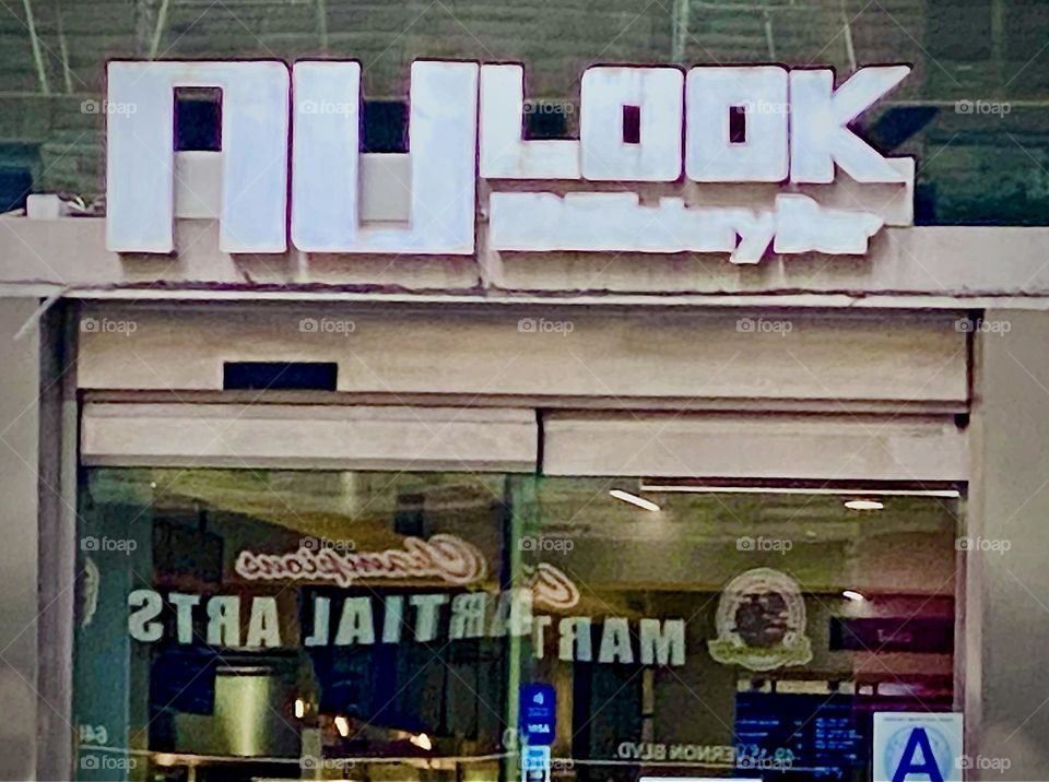 „NU Look“ is the name of a new fashionable grocery store and deli on „Vernon Jackson Ave“ in Long Island City, Queens, NY near the „East River“, „Newtown Creek“ and the „Pulaski Bridge“. 2022. Hypnotic Productions