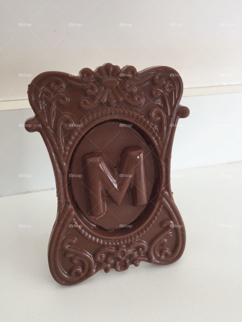 Acabei de ganhar essa belezura feita pela minha irmã!
#Doces decorados - como esse #chocolate - deliciosos!!!
🍫
Mas isso engorda...