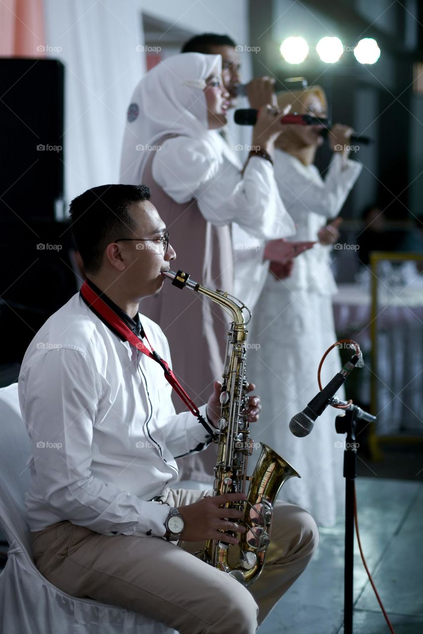 Bridesmaid's saxophone